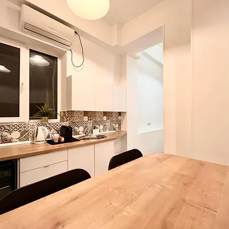 Old Town - Ultra Bukarest